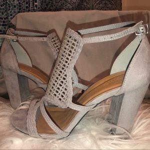 Super Cute Grayish Wedges !!